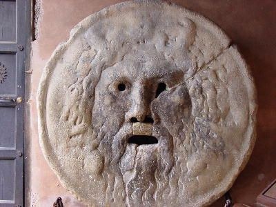 真理之口,是一个大理石雕刻的河神头像